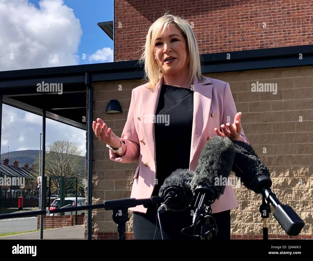 Michelle O Neill Die Vorsitzende Von Sinn Fein Aus Stormont Im Grace Family Center Im Norden Von Belfast Sagte Dass Die Parteien Bereit Sein Mussen Am Ersten Nach Der Wahl Eine Neue