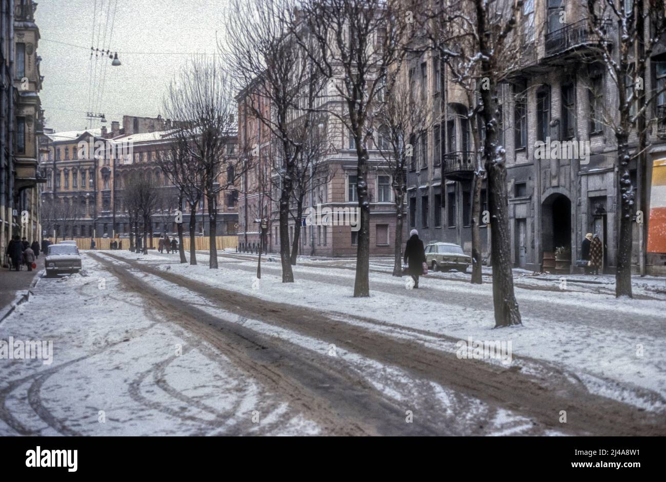 1990s Archivfoto der Bolshaya Moskovskaya Straße in Leningrad, jetzt St. Petersburg. Stockfoto