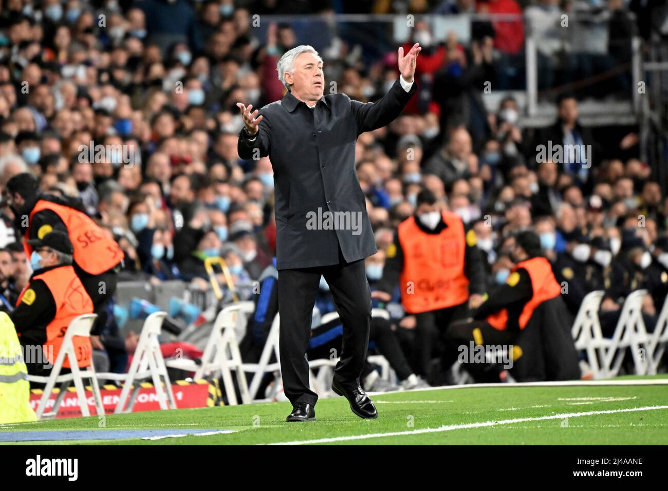 Madrid, Spanien. 12. Apr, 2022. firo : 04/12/2022, Fußball, UEFA Champions League, CL, CHL, Saison 2021/2022, Viertelfinale, zweite Etappe Real Madrid - Chelsea Madrid, Estadio Santiago Bernabeu, Champions Coach Carlo Ancelotti (Real Madrid) Credit: dpa/Alamy Live News Stockfoto