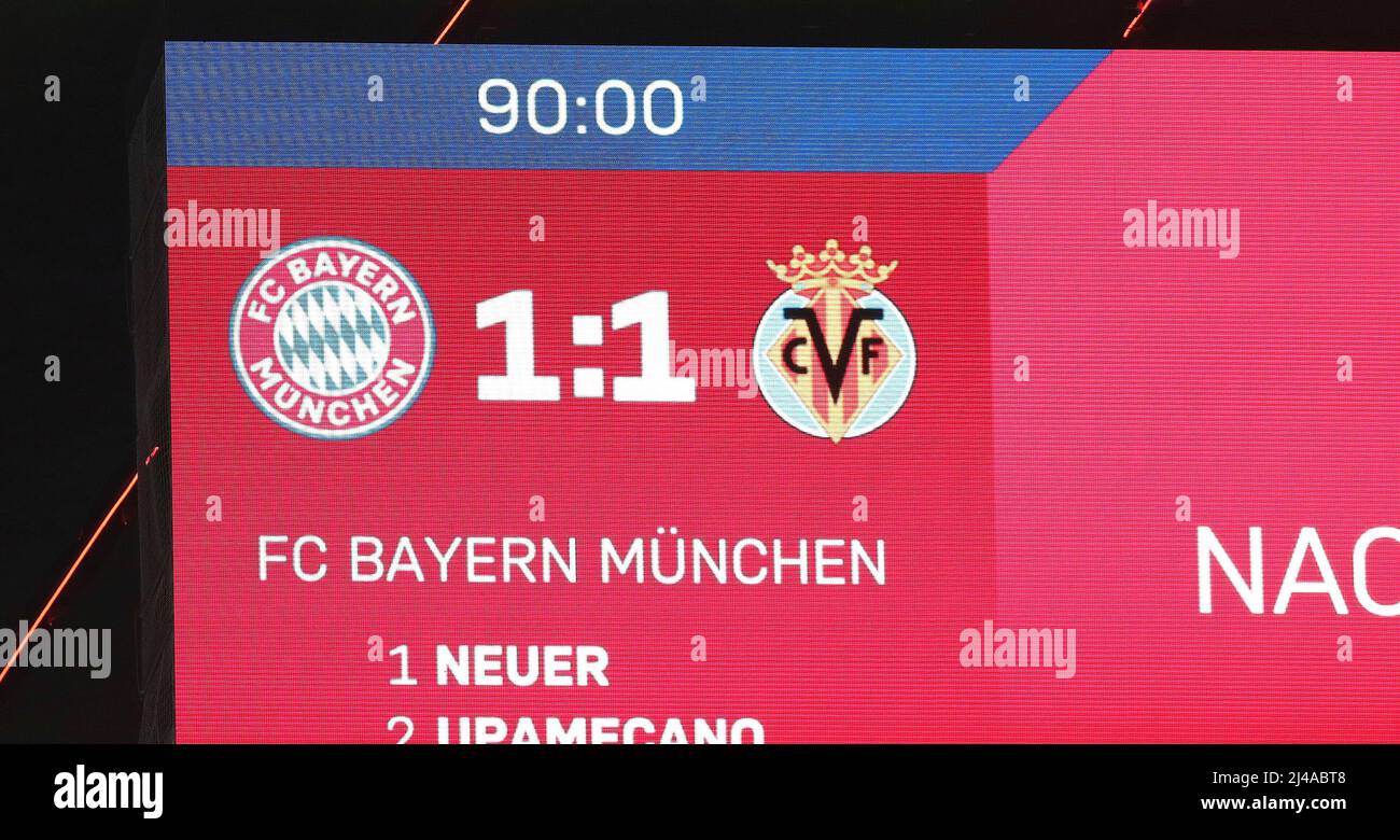 Little Boy, Deutschland. 12. Apr, 2022. firo : 12.. April 2022, Fuvuball, UEFA Champions League, CL, CHL, Saison 2021/2022, Viertelfinale, Rückspiel FC Bayern München, München - Villarreal CF 1:1 Anzeigetafel mit Endergebnis Credit: dpa/Alamy Live News Stockfoto