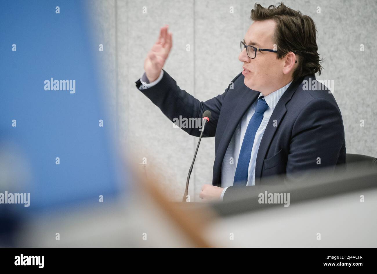 2022-04-13 18:27:29 DEN HAAG - Pieter Grinwis (Christian Union) während einer Debatte mit Minister Rob Jetten (Klima und Energie) über die Wasserstoffstrategie der Niederlande. In der Ausschussdebatte wurden verschiedene Themen rund um Wasserstoff diskutiert. ANP BART GRÖSSE niederlande out - belgien out Stockfoto
