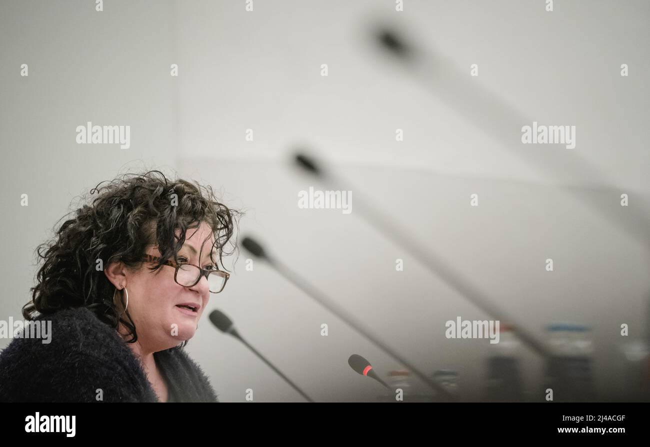 2022-04-13 18:27:02 DEN HAAG - Caroline van der Plas (BBB) während einer Debatte mit Minister Rob Jetten (Klima und Energie) über die Wasserstoffstrategie der Niederlande. In der Ausschussdebatte wurden verschiedene Themen rund um Wasserstoff diskutiert. ANP BART GRÖSSE niederlande out - belgien out Stockfoto