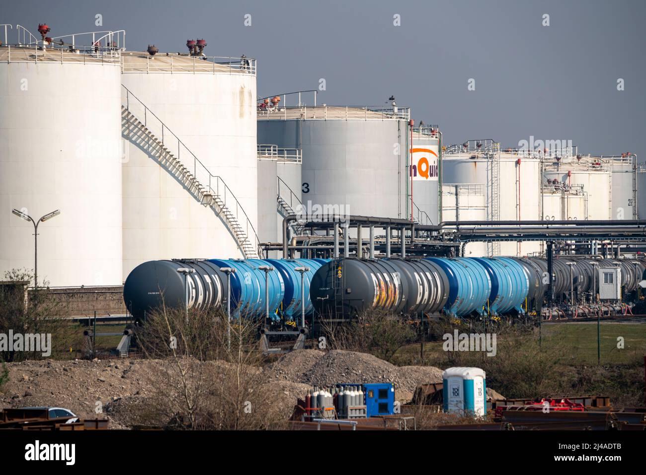 Duisport, Hafen von Ruhrort, Ölinsel, TanQuid-Tanklager, für Erdölprodukte, Chemische Produkte, petrochemische Produkte, Flüssiggas, Duisburg, Stockfoto