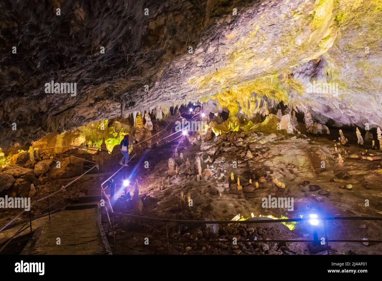 Snezhanka ist eine Schauhöhle in den Rhodopen, 5 km von der Stadt Peshtera, Südbulgarien, entfernt. Die Höhle ist 145 Meter lang Stockfoto