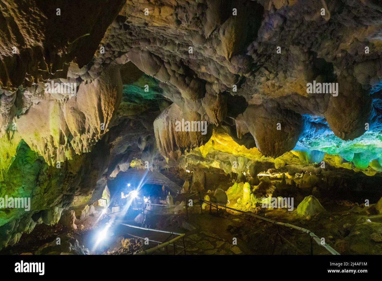 Snezhanka ist eine Schauhöhle in den Rhodopen, 5 km von der Stadt Peshtera, Südbulgarien, entfernt. Die Höhle ist 145 Meter lang Stockfoto