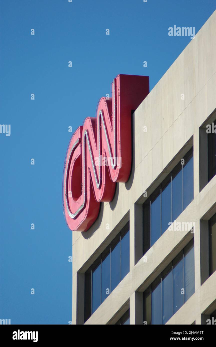 CNN, Cabel News Network, Gebäude in Atlanta im CNN Center von Olympic Centenial Park, mit Einbahnstraße Schild, Geschäft der Ausstrahlung weltweit von Stockfoto