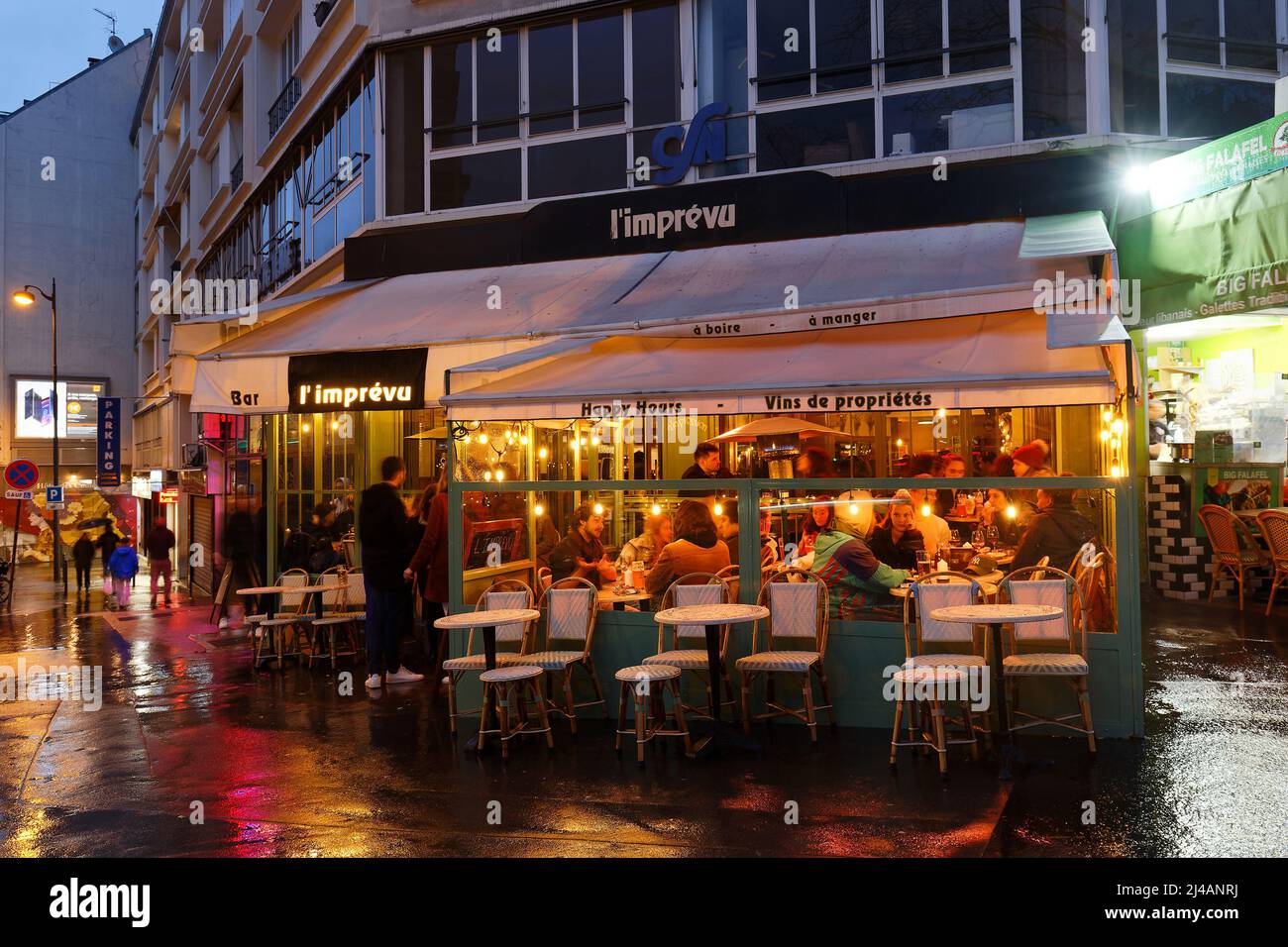 Das traditionelle französische Restaurant L'Imprevu befindet sich am Boulevard Bonne Nouvelle in der Nähe von Porte Saint Denis in Paris, Frankreich. Stockfoto