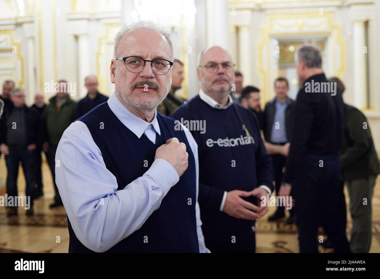 Der Präsident der Ukraine Volodymyr Zelenskyy traf sich mit dem Präsidenten der Republik Polen Andrzej Duda, dem Präsidenten der Republik Lettland Egils Levits, dem Präsidenten der Republik Litauen gitanas Nausėda und dem Präsidenten der Republik Estland, Alar Karis, die sich auf einem Besuch in der Ukraine befinden. Die Staats- und Regierungschefs trafen sich im Rahmen eines Arbeitsessens. Stockfoto