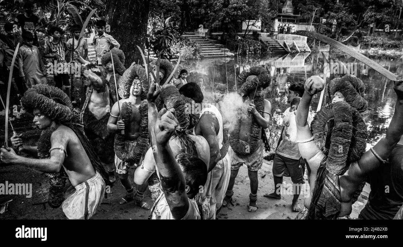 Das Lal Kach-Festival wurde in Bangladesch gefeiert. Die Hindu-Gemeinde nahm am jährlichen Lal Kach (Rotglas) Festival in Narayangonj, Bangladesch, Teil Stockfoto