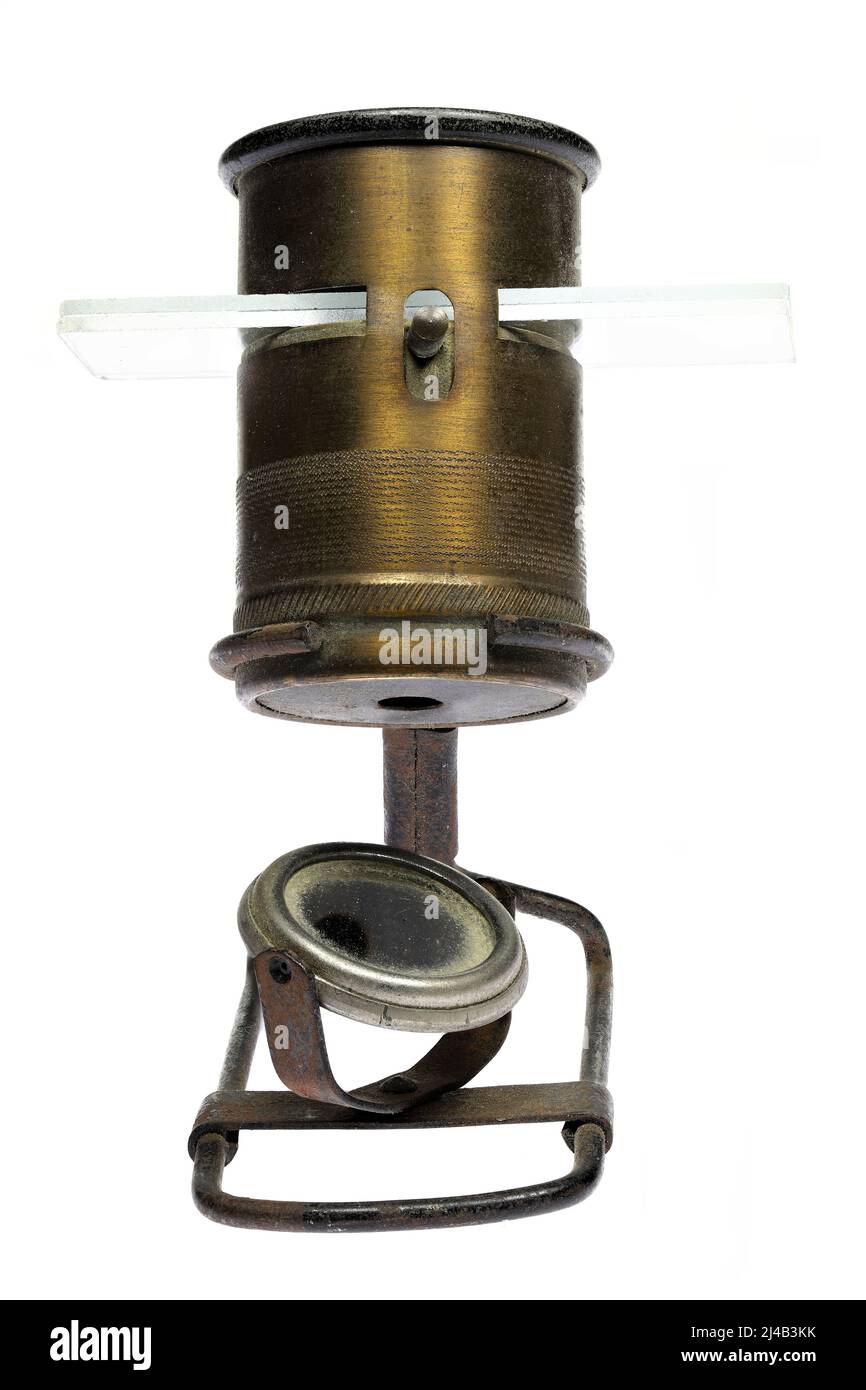 Vintage Taschenmikroskop isoliert auf weißem Hintergrund Stockfoto