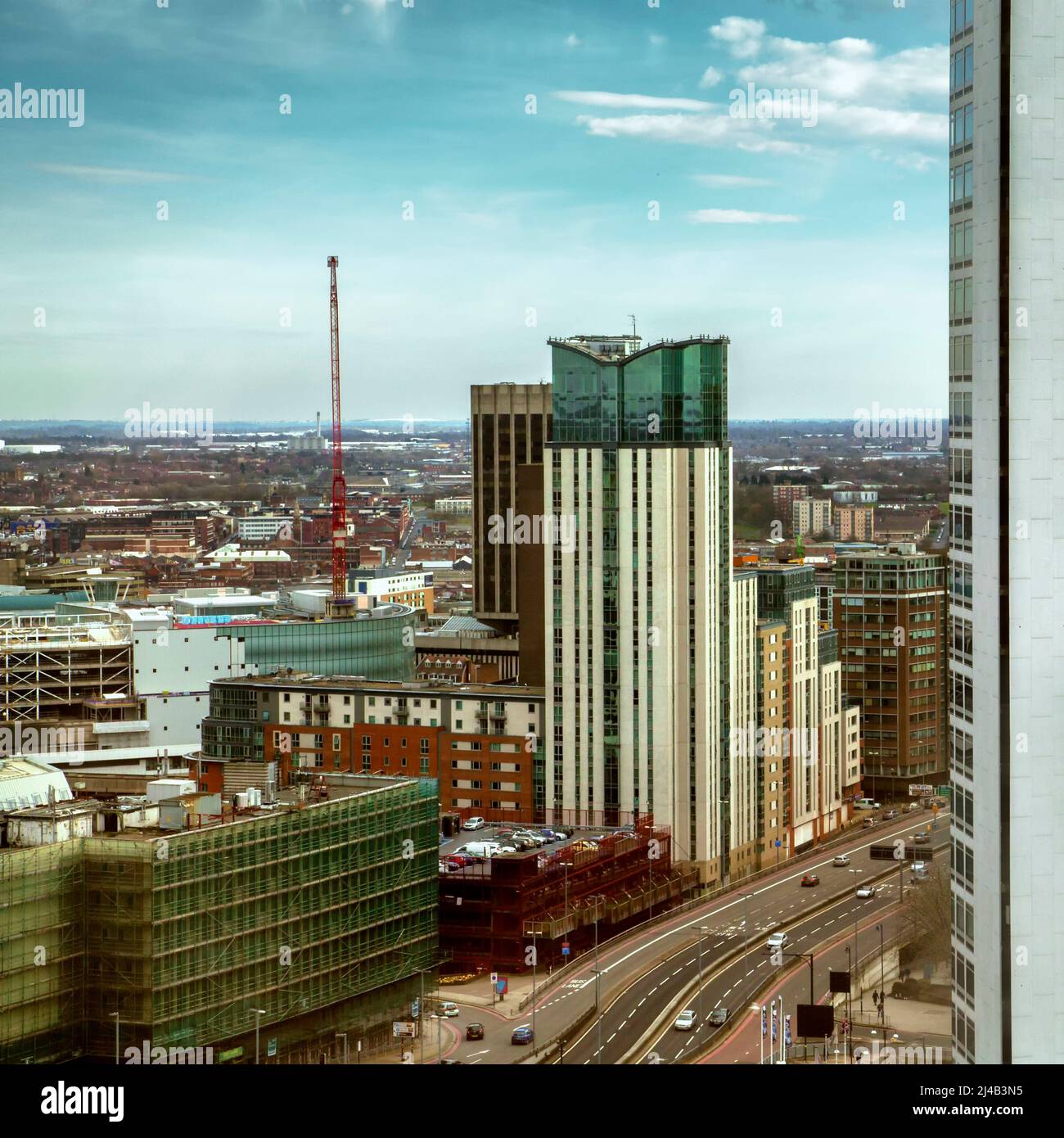 Blick über das Stadtzentrum von Birmingham mit der Suffolk Street Queensway und dem Orion Building im Vordergrund. Stockfoto