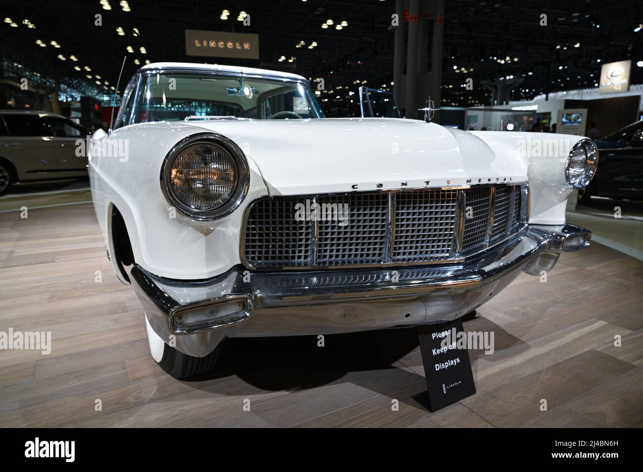 Elvis Presleys 1956 Lincoln Continental Mark II während der New York International Auto Show (NYIAS) 2022 im Javits Center am 13. April 2022 in New Stockfoto