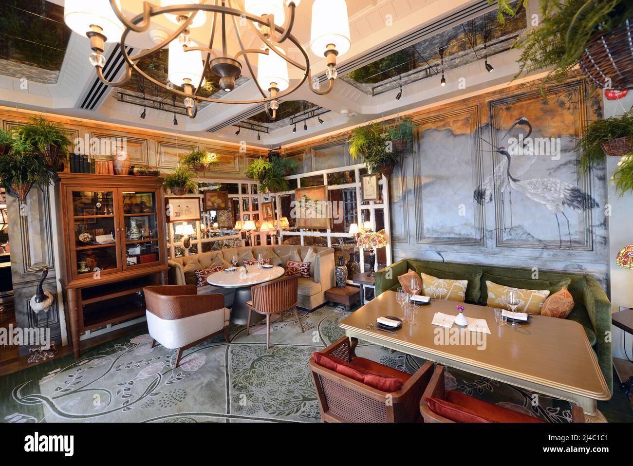 Die wunderschöne Aubrey Bar im Mandarin Oriental Hotel Hongkong. Stockfoto