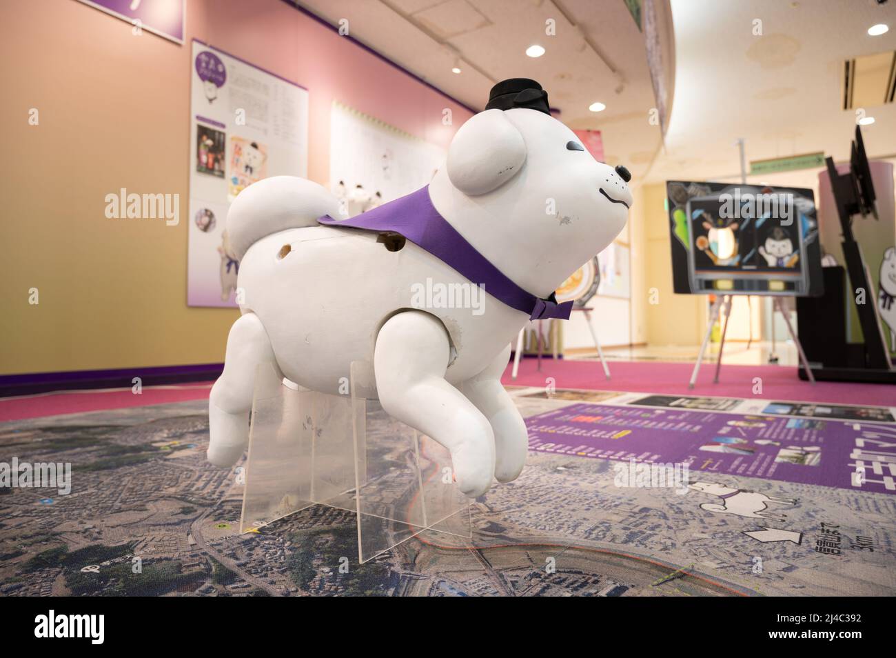 Maskottchen der fliegenden Drohne. Yukimaru Hundecharakter der Stadt Oji in der Präfektur Nara, Japan. Stockfoto