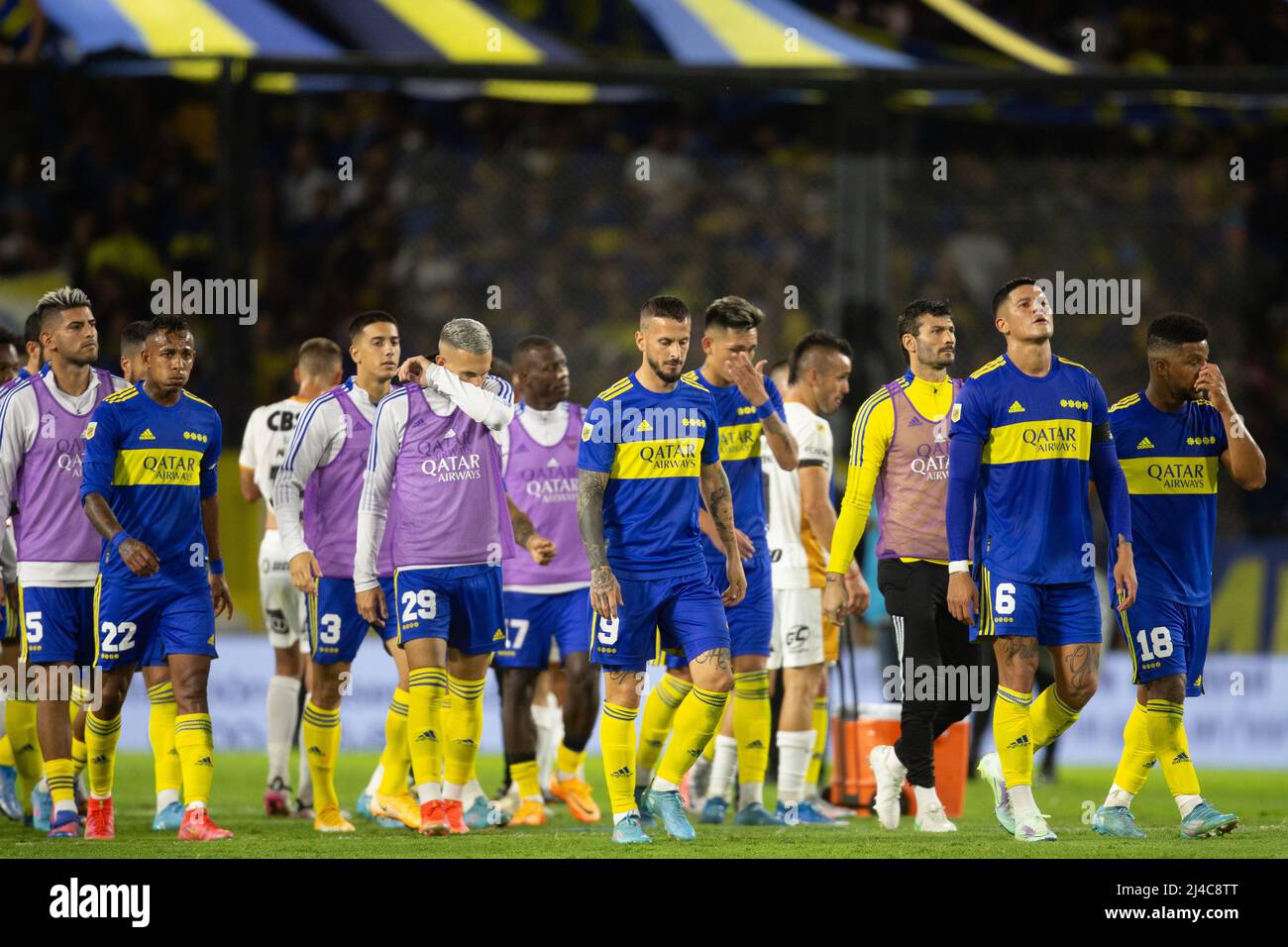 BUENOS AIRES, ARGENTINIEN - 3. APRIL: Spieler von Boca Juniors nach dem letzten Pfiff des Spiels zwischen Boca Juniors und Arsenal FC im Rahmen von Copa de Stockfoto