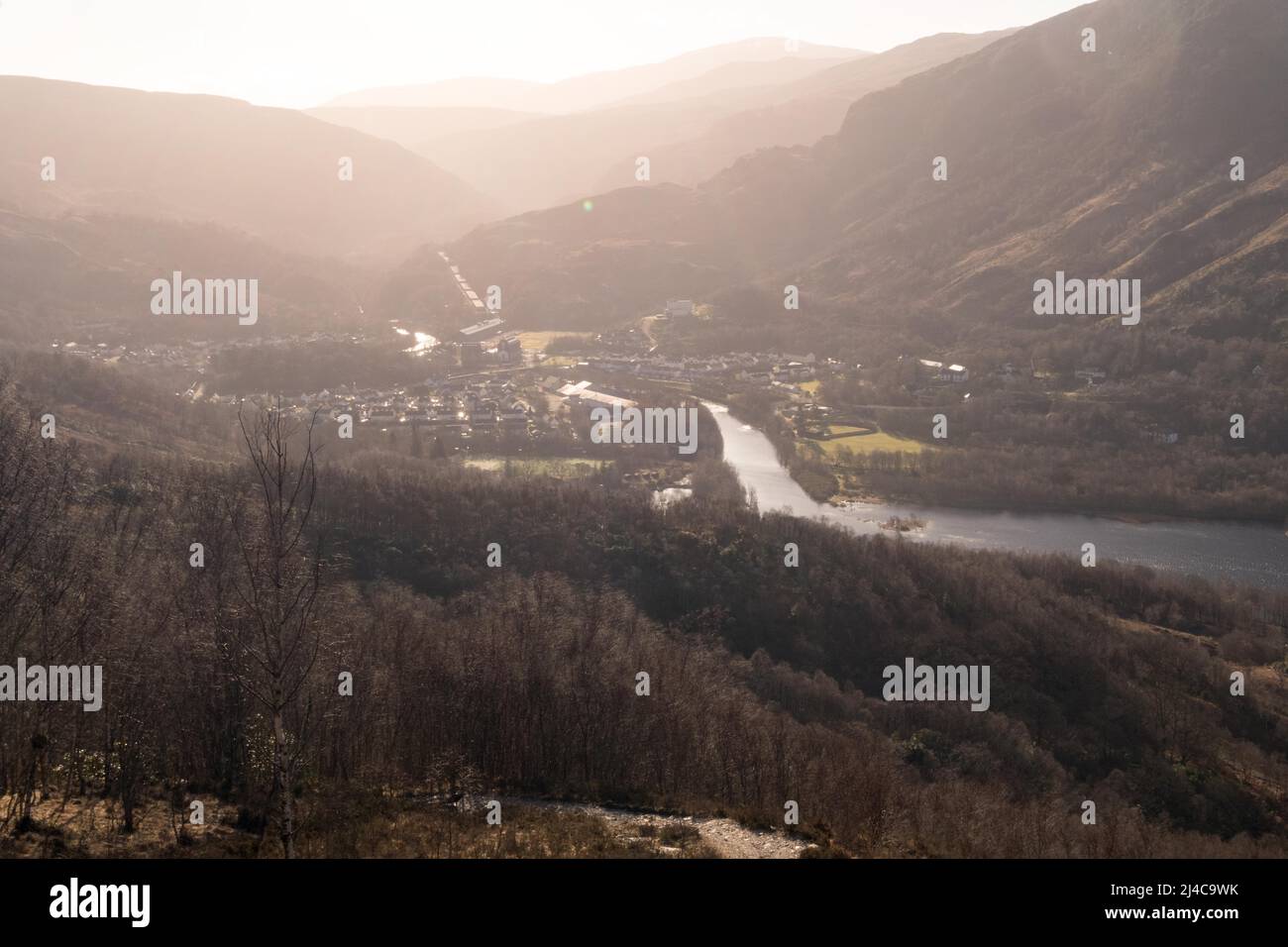 Ein Blick auf Kinlochleven, ein Dorf in den schottischen Highlands entlang des West Highland Way. Stockfoto