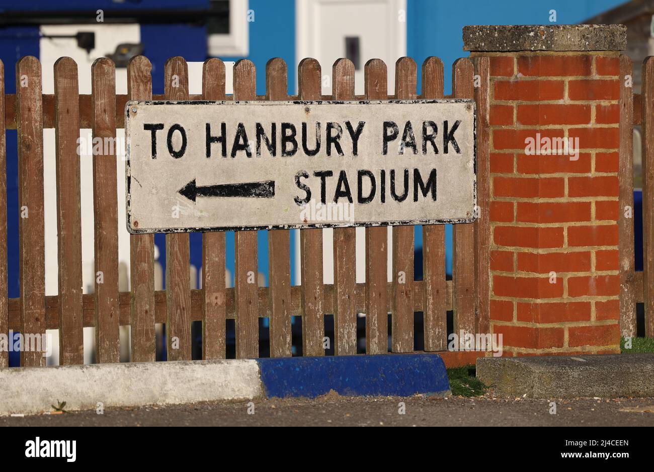 Gesamtansicht des Hanbury Park Stadions in Haywards Heath vor dem Spiel der FA Women's National League Southern Premier zwischen Crawley Wesps und Gillingham at . 13.. April 2022 Stockfoto