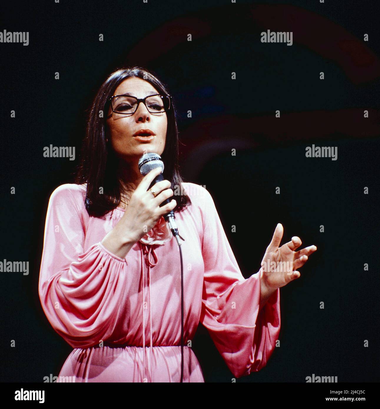 Nana Mouskouri, weltweit erfolgreiche griechische Sängerin, im Bild: TV ...