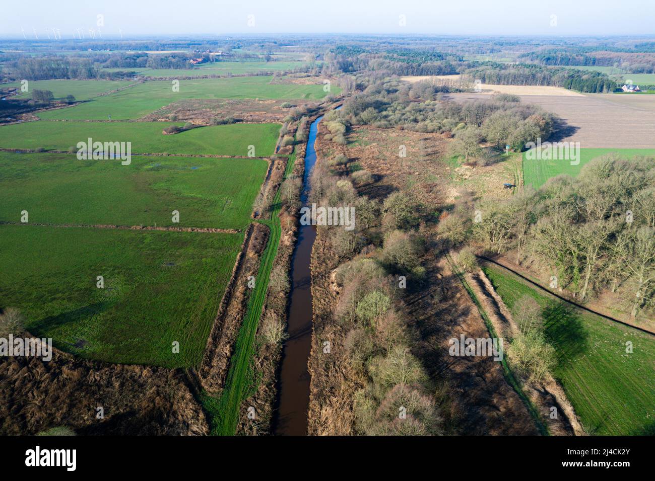 Mittelradde Luftaufnahme, Fluss durch Kulturlandschaft fließt, Abschnitt mit Ufervegetation, Drohnenaufnahme, Niedersachsen, Deutschland Stockfoto