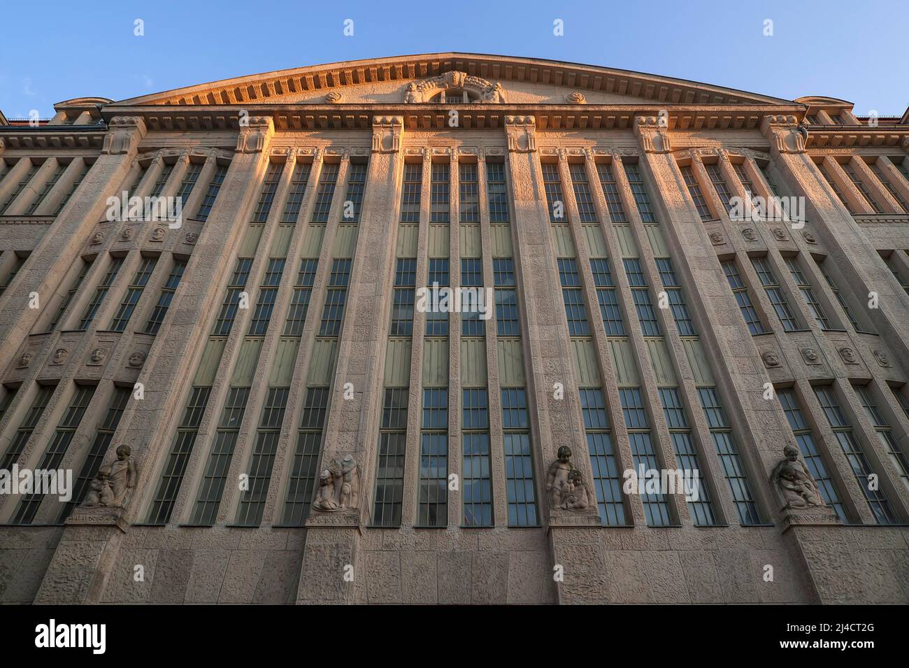 Seitenfassade, bis 2009 Görlitz Kaufhäuser, 1913 im Jugendstil erbaut, heute restauriert und wieder Kaufhäuser, Görlitz, Obere Stockfoto