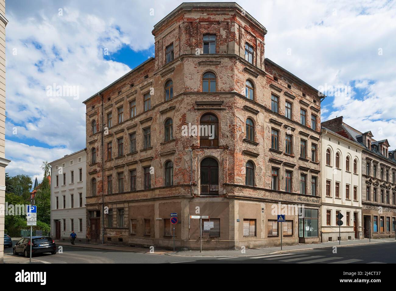 Leerstehendes Wohn- und Geschäftshaus, noch nicht restauriert, Görlitz, Oberlausitz, Sachsen, Deutschland Stockfoto