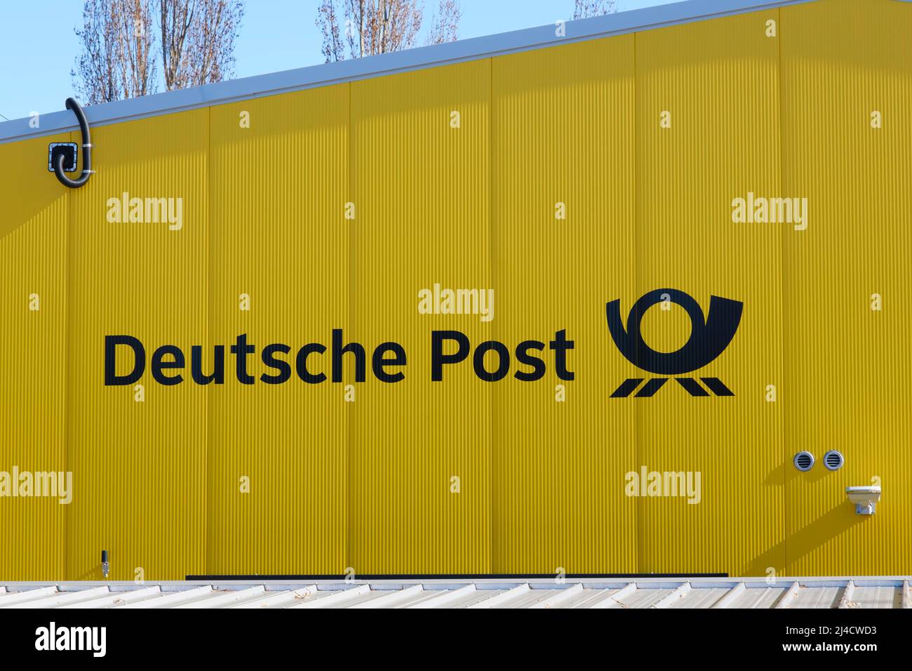 Fassade mit Logo Deutsche Post, Kamen, Ruhrgebiet, Nordrhein-Westfalen, Deutschland Stockfoto