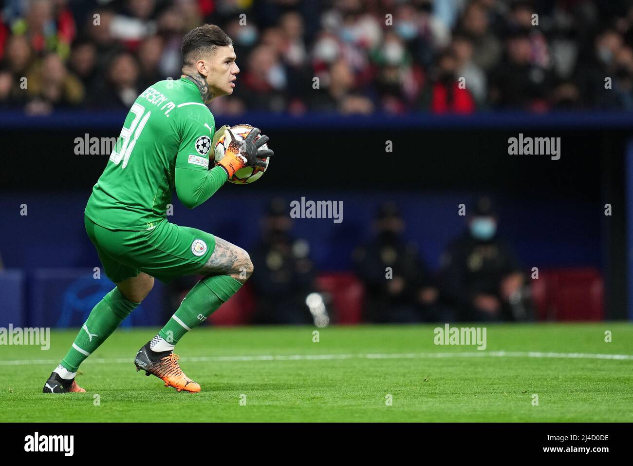 Ederson Moraes aus Manchester City spielte am 13. April 2022 im Wanda Metropolitano Stadium in Madrid, Spanien, während des UEFA Champions League-Spiels, des Viertelfinales, des zweiten Beins zwischen Atletico de Madrid und Manchester City. (Foto von Colas Buera / PRESSINPHOTO) Stockfoto