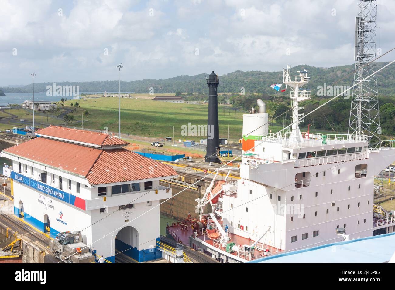 Öltanker in Gatun Locks, Panama Canal, Colon, Provinz Colon, Republik Panama Stockfoto