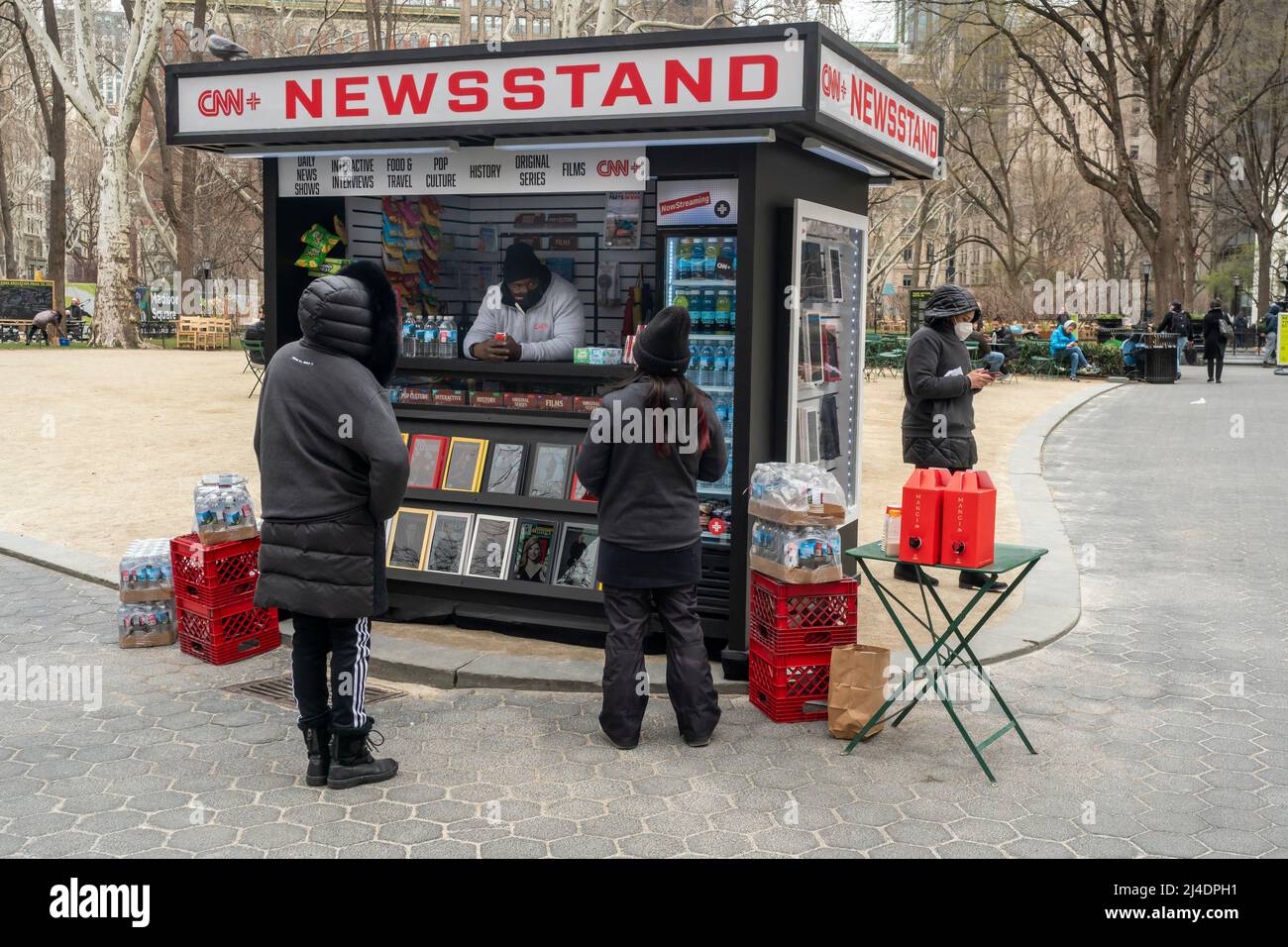 Markenaktivierung für den Streaming-Dienst CNN+ im Madison Square Park in New York am Mittwoch, den 30. März 2022. Der Video-Streaming-Dienst wurde im März 29 eingeführt. (© Richard B. Levine) Stockfoto