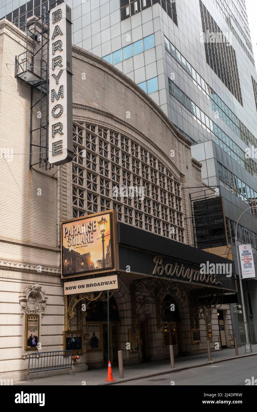 Das Ethel Barrymore Theater, in dem der Paradise Square an einem dunklen Montag, dem 4. April 2022, aufgeführt wird. (© Richard B. Levine) Stockfoto