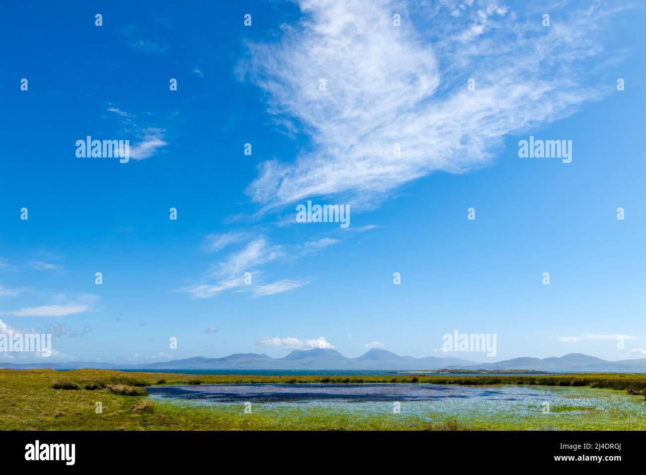 Die Paps des Jura von Oronsay, Schottland aus gesehen Stockfoto