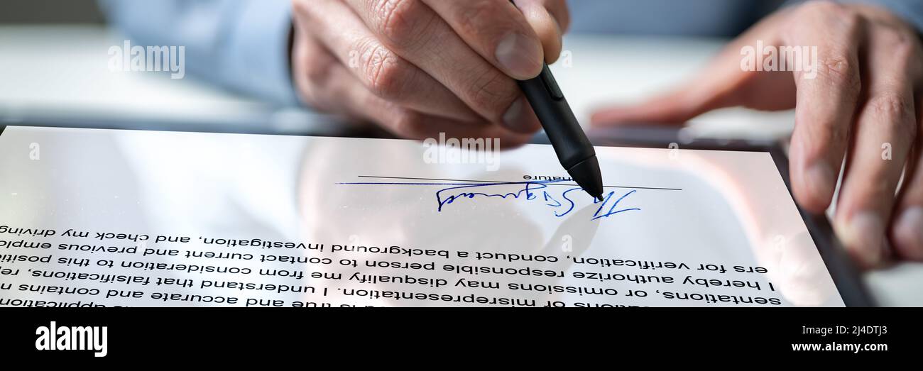 Unterschrift Vertrag E. Mitarbeiter Unterzeichnet Rechtsdokument Stockfoto