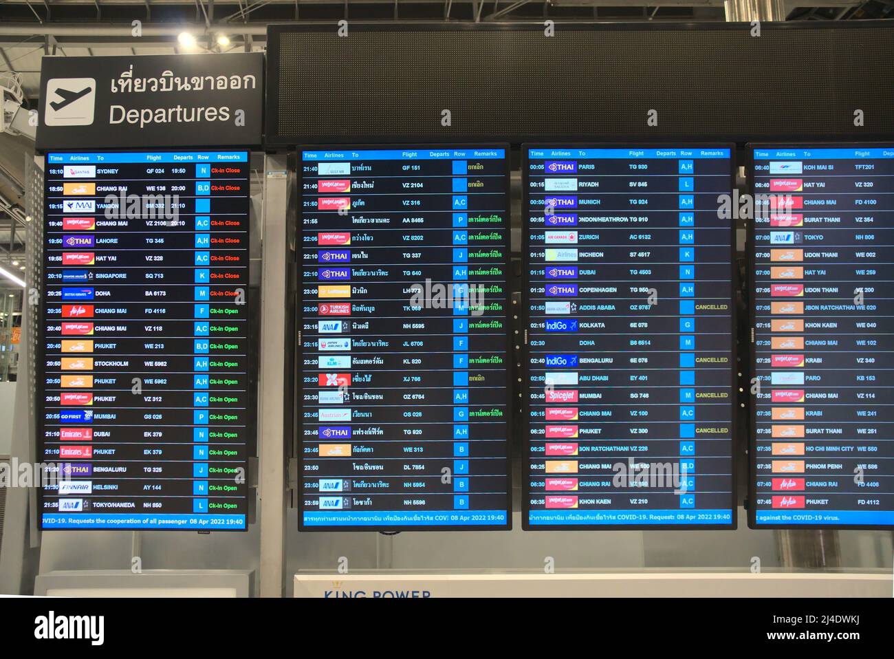 Flugplaninformationsleiste im Suvarnabhumi Bangkok International Airport Terminal. Stockfoto