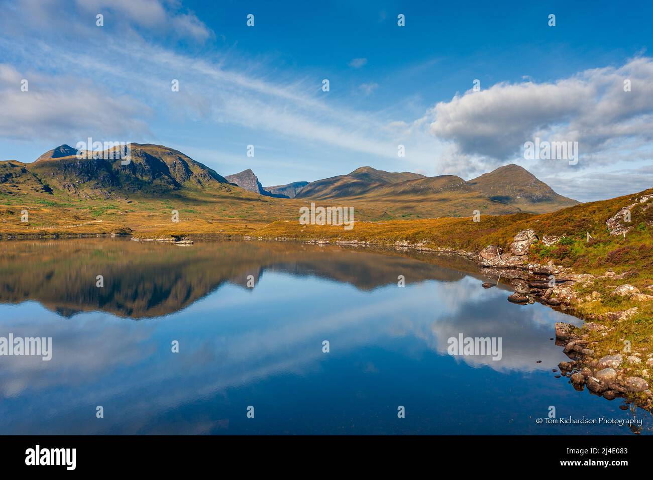 Die Hügel von Coigach aus Lochanan Dubha, Schottland Stockfoto