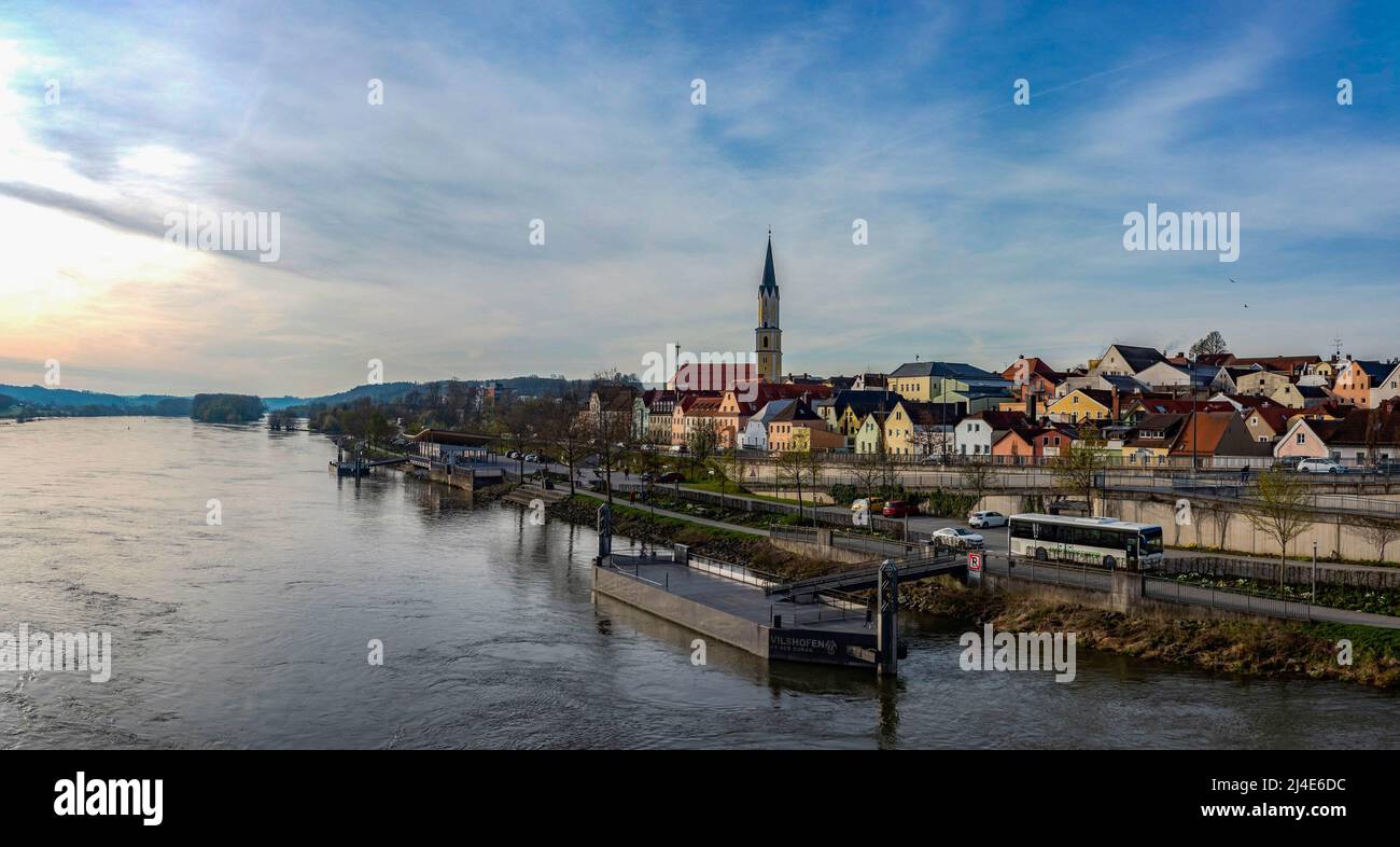 Luftaufnahme von Vilshofen an der Donau in Bayern und der Donau. Stockfoto