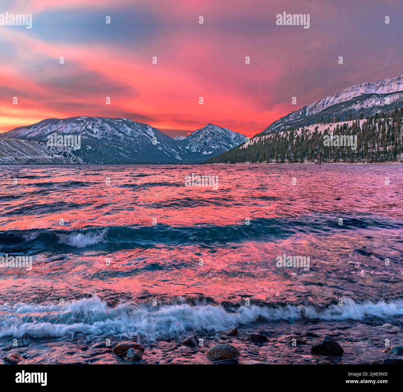 Winteruntergang, Wallowa Lake und die Wallowa Mountains, Oregon Stockfoto