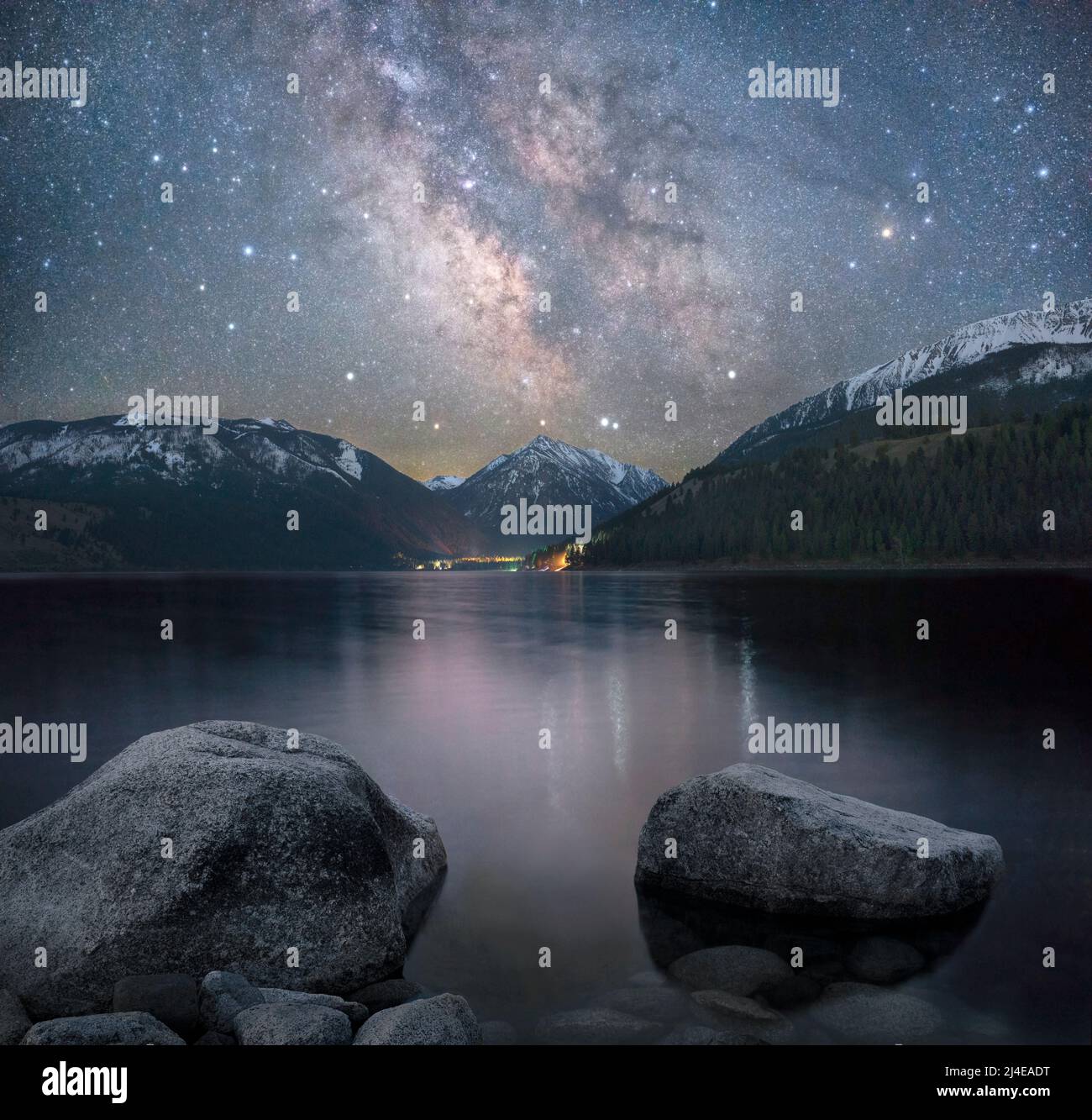 Wallowa Lake und die Wallowa Mountains unter den Sternen , Oregon Stockfoto
