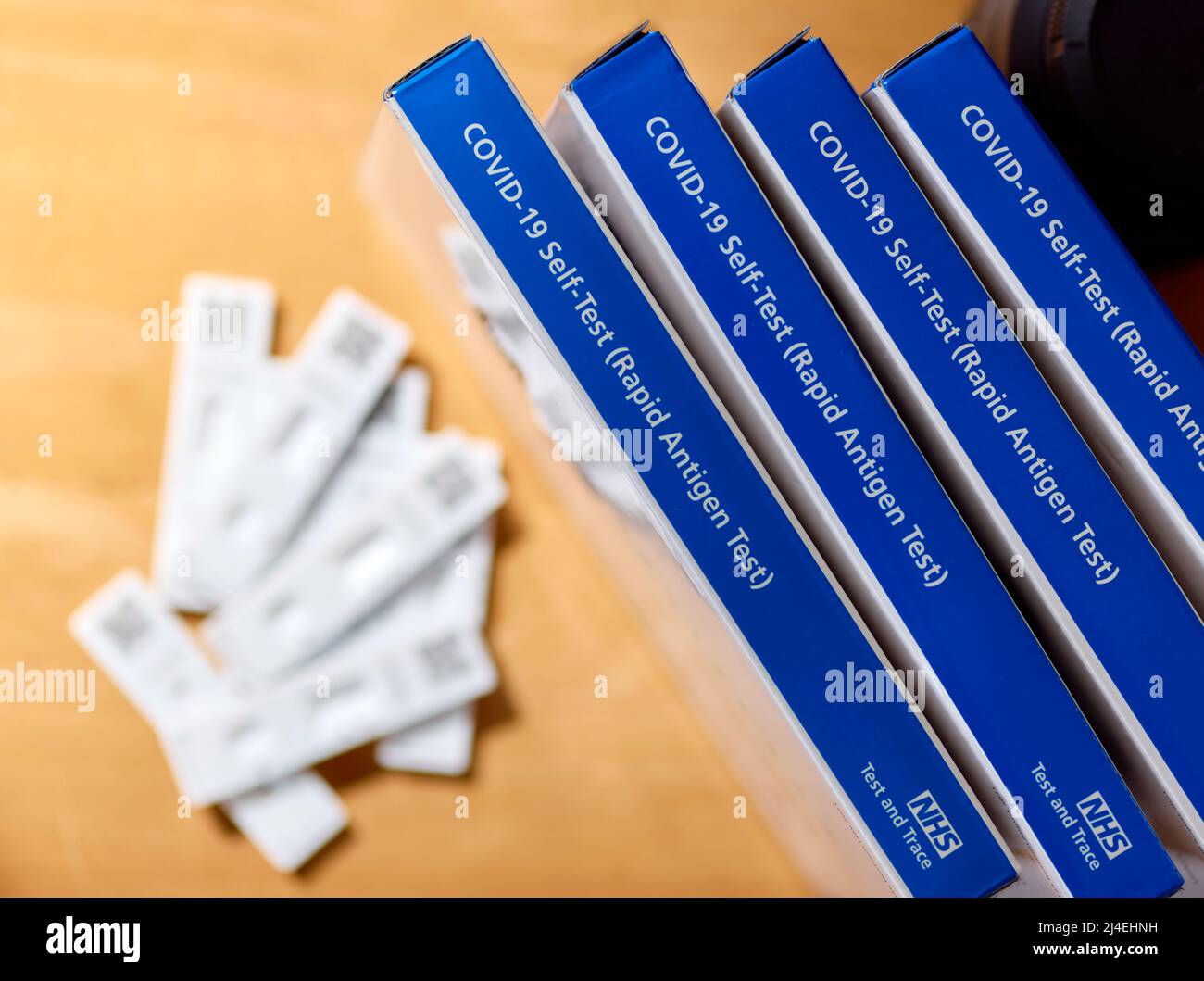 Covid-Kits für laterale Durchflussmessungen Stockfoto