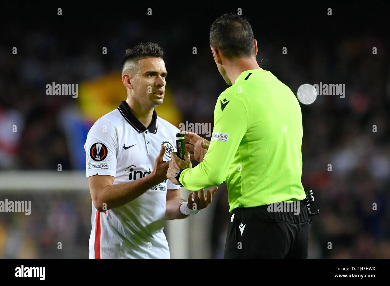 BARCELONA, SPANIEN - 14. APRIL: Rafael Santos Borre von Eintracht Frankfurt während der UEFA Europa League Viertelfinale, Second Leg Spiel zwischen FC Barcelona und Eintracht Frankfurt am 14. April 2022 im Camp Nou Stadion in Barcelona, Spanien (Foto by DAX Images/Orange Picches) Stockfoto