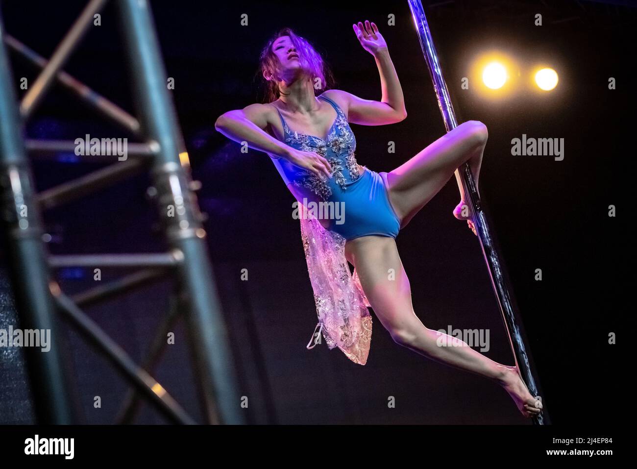 Peterborough, Großbritannien. 9.. April 2022. Pole Theatre Großbritannien. Nach einer zweijährigen Pause kehrt einer der größten Pole-Wettbewerbe Europas für eine Show im Jahr 7. zurück. Stockfoto