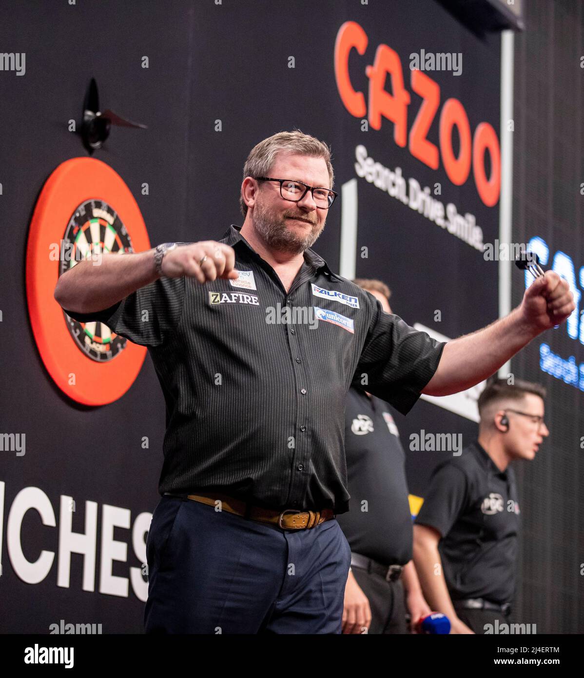 AO Arena, Manchester, Großbritannien. 14. April 2022. PDC Darts Turnier,  Manchester; James Wade feiert Sieg in Manchester Credit: Action Plus  Sports/Alamy Live News Stockfotografie - Alamy