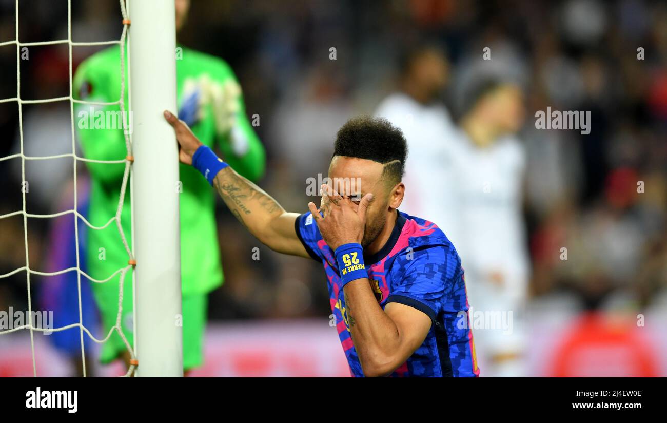 Barcelona, Spanien. 14. April 2022. Pierre-Emerick Aubameyang (25) vom FC Barcelona reagiert während des Europa League-Spiels zwischen dem FC Barcelona und Eintracht Frankfurt im Camp Nou Stadium. Kredit: Rosdemora/Alamy Live Nachrichten Stockfoto