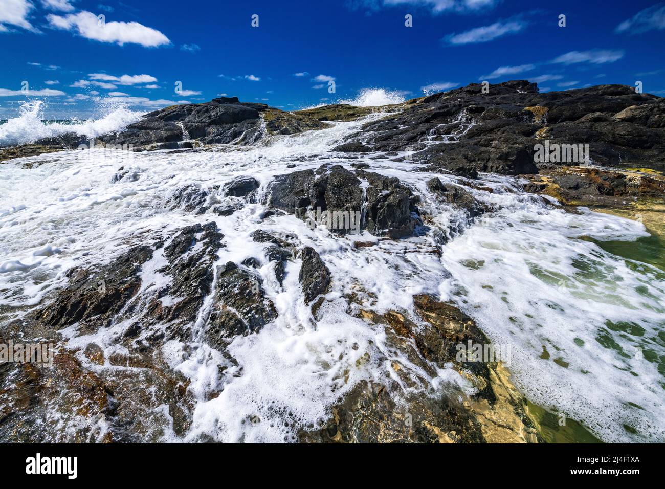 Wasserfällen über den Felsen und den berühmten Champagnerpools auf Fraser Island. Queensland, Australien Stockfoto