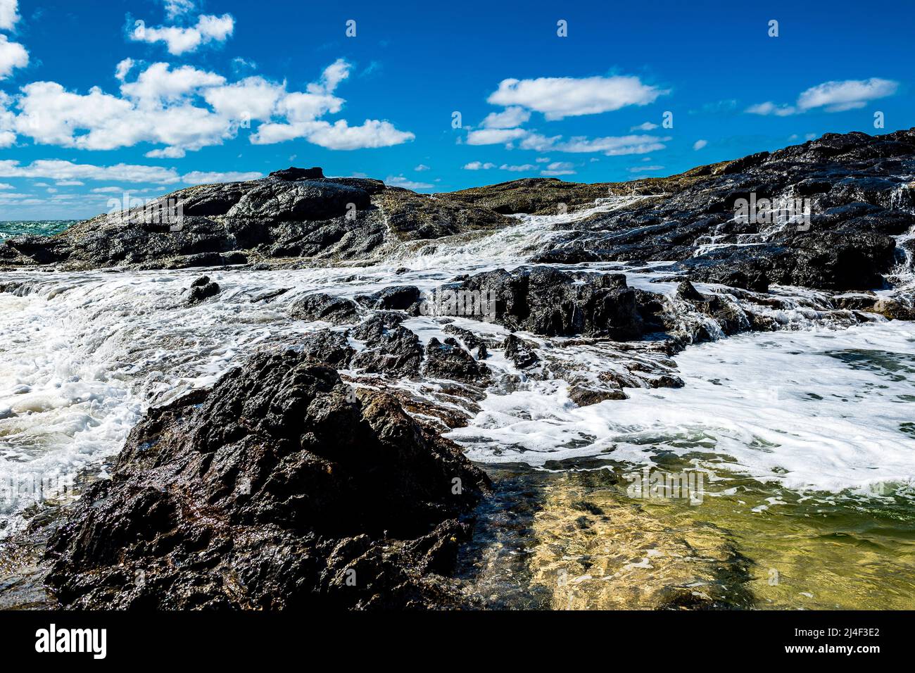 Wasserfällen über den Felsen und den berühmten Champagnerpools auf Fraser Island. Queensland, Australien Stockfoto