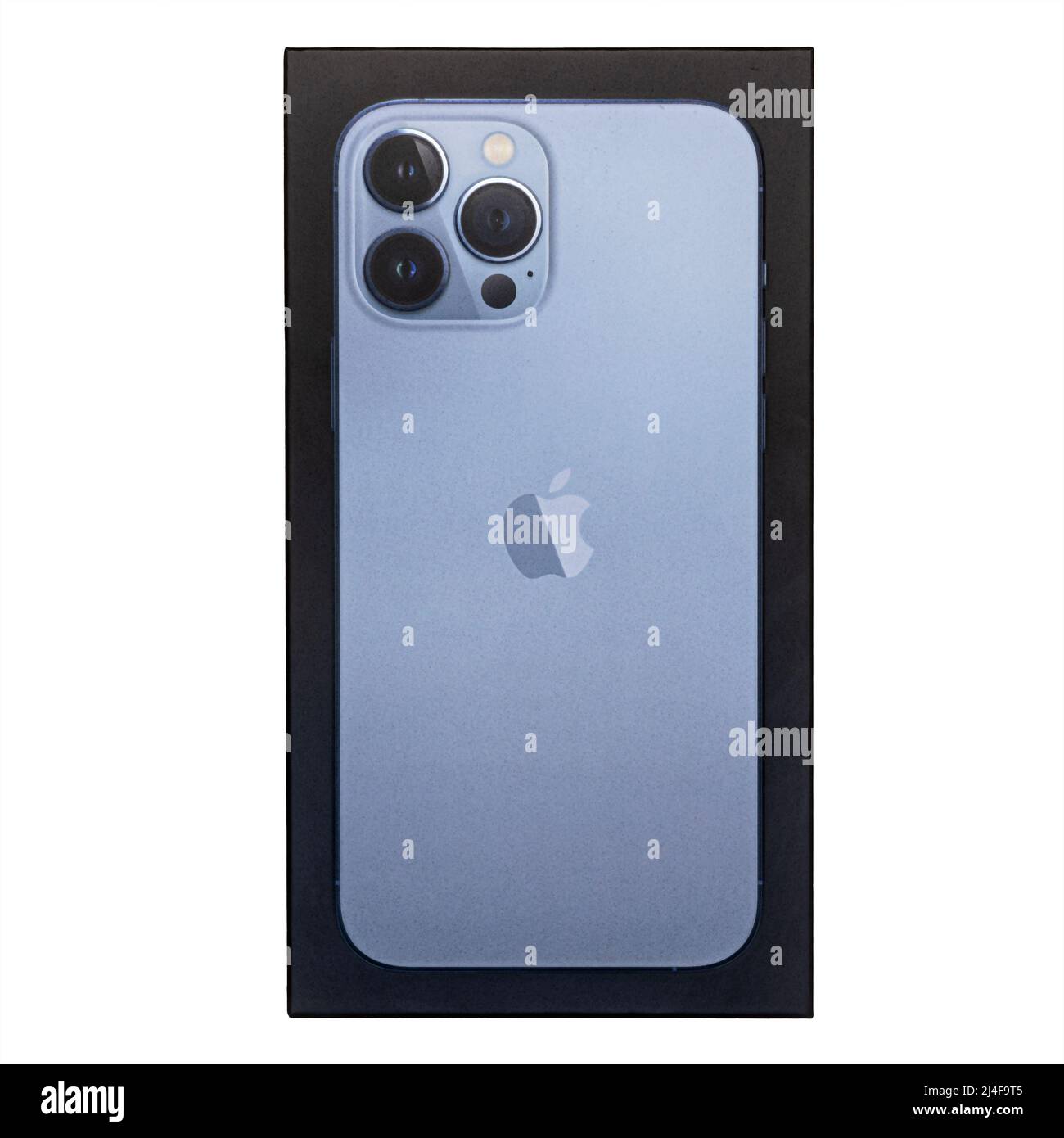 SWINDON, UK - 15. APRIL 2022: Apple iphone 13 pro max Box auf weißem Hintergrund Stockfoto