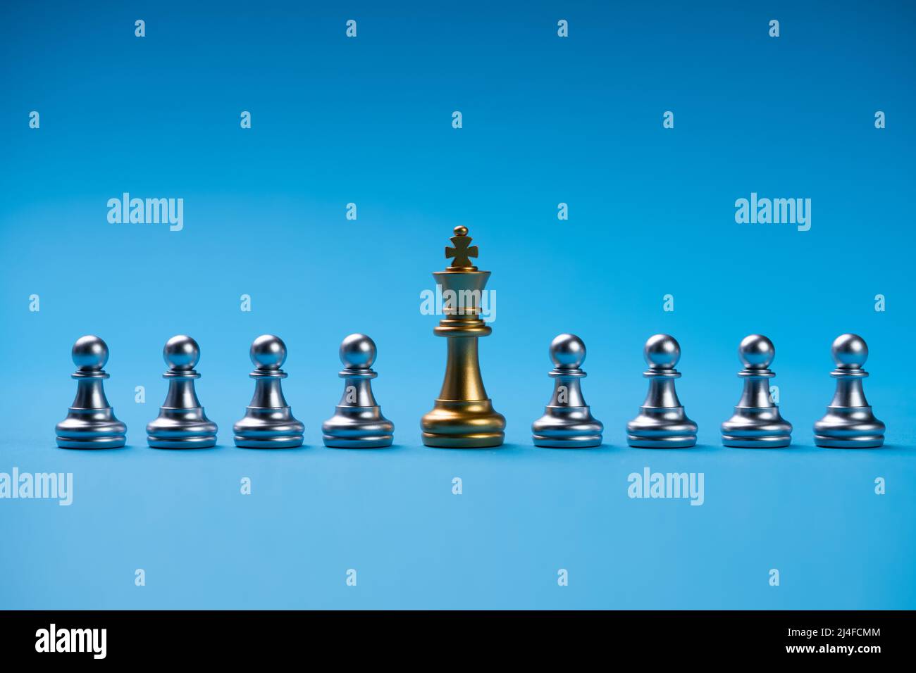 Business-Einfluss-Konzept. Schachfiguren Strategie Und König Stockfoto