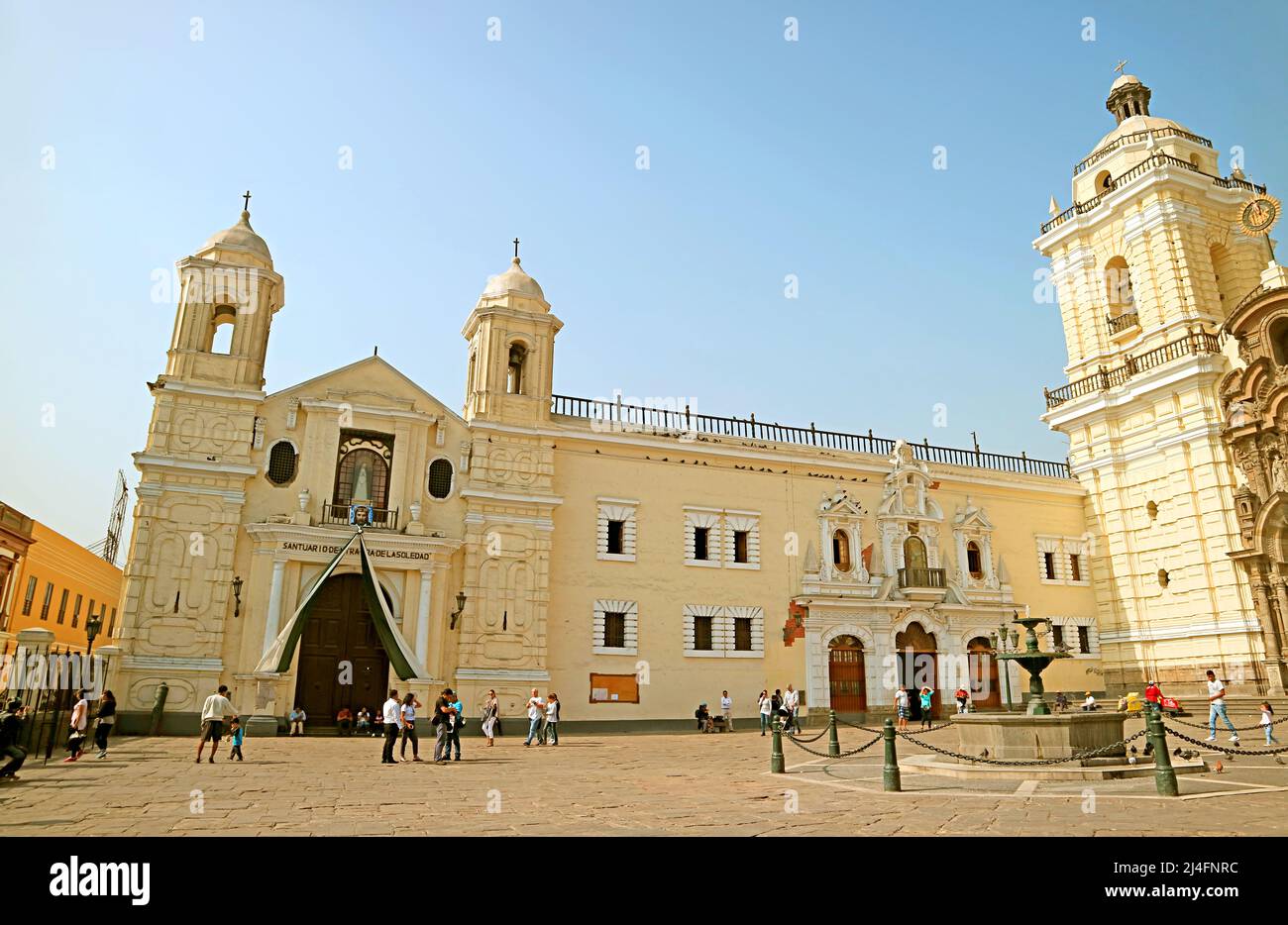 Heiligtum der Nuestra Senora de la Soledad, Kapelle del Milagro und die Basilika San Francisco im historischen Zentrum von Lima, Peru Stockfoto