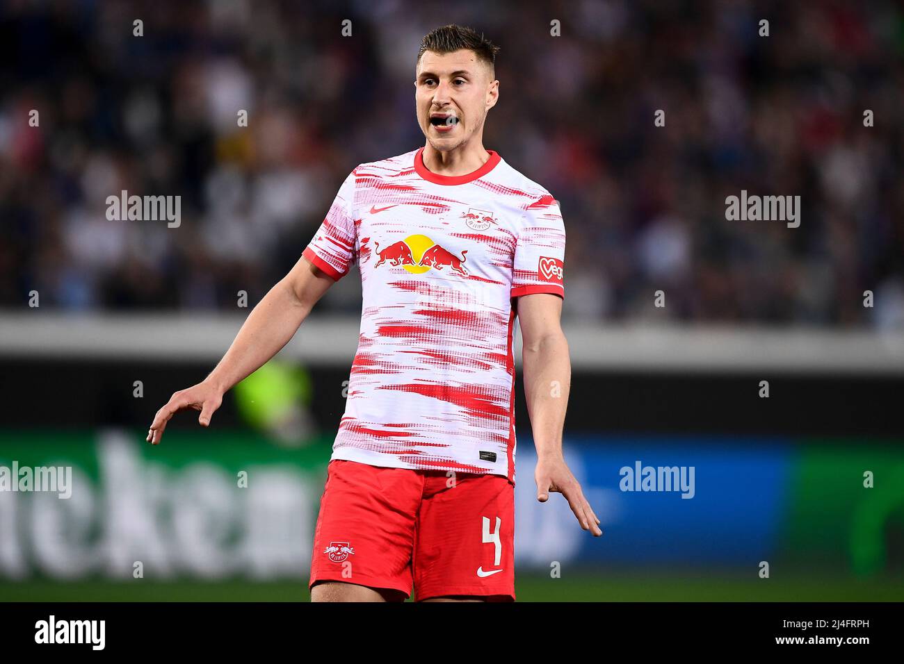 Bergamo, Italien. 14. April 2022. Willi Orban von RB Leipzig reagiert während des UEFA Europa League-Viertelfinales, des Fußballspiels zwischen Atalanta BC und RB Leipzig. Kredit: Nicolò Campo/Alamy Live Nachrichten Stockfoto