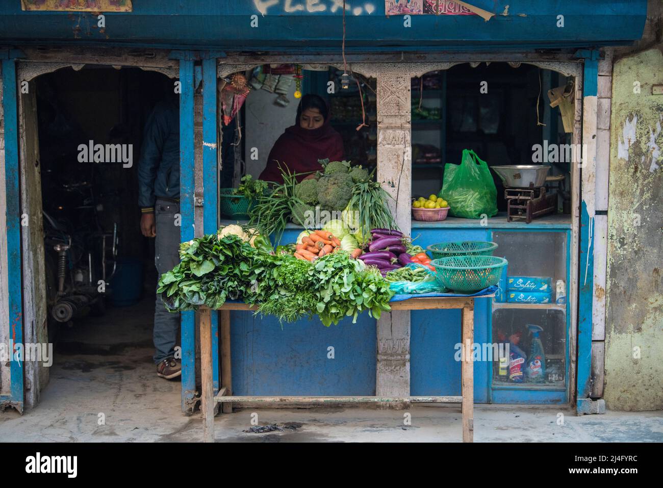 Kathmandu, Nepal - April 20,2022 : Gemüsehändler auf der Straße von Kathmandu. Stockfoto