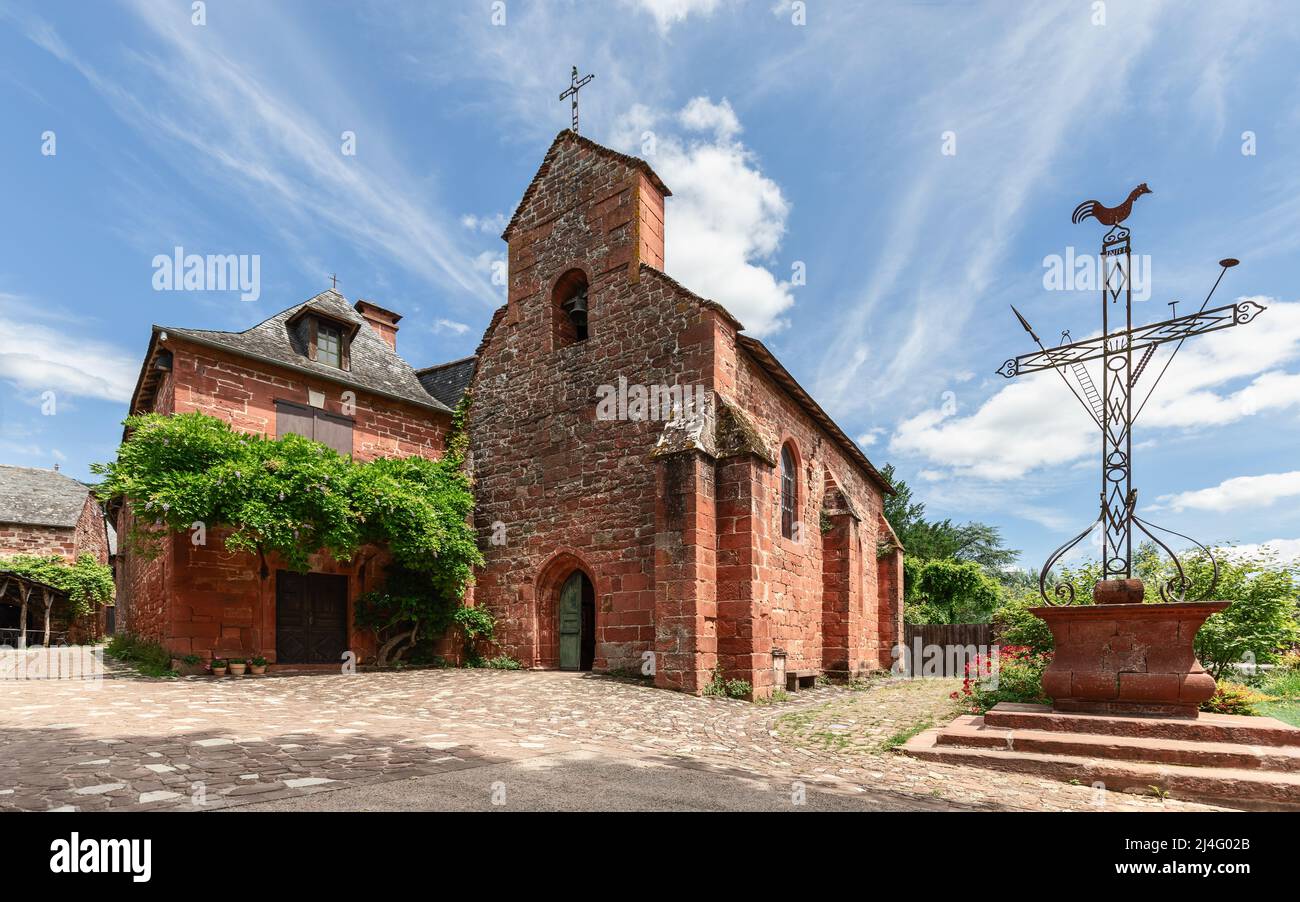 Die Kapelle der Schwarzen Penitenten aus dem 15.. Jahrhundert (Chapelle des Penitents Noirs), der symbolische Ort der Collonges-la-Rouge, beherbergte 1665 die Bruderschaft. Frankreich Stockfoto